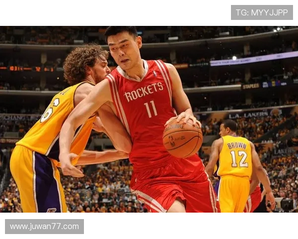 当球员遇上姚明：篮球场上的传奇对决与友谊的碰撞